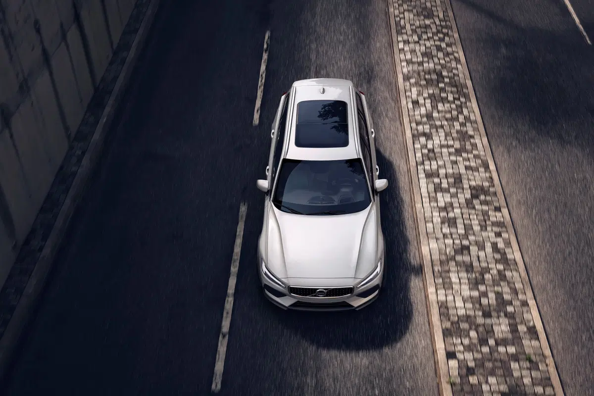 Volvo V60 Cross Country 2019 75 mm in più per l'avventura  (5)