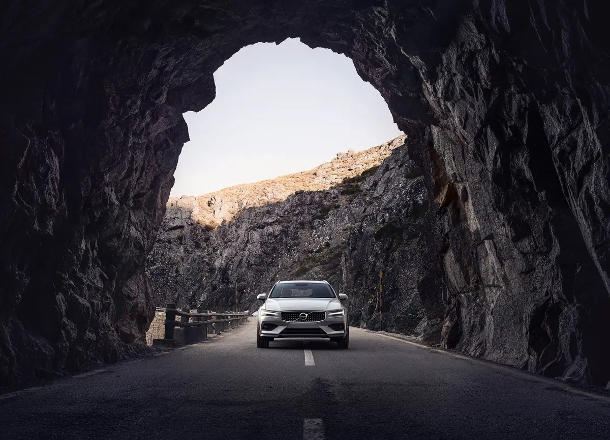 Volvo V60 Cross Country 2019 75 mm in più per l'avventura  (12)