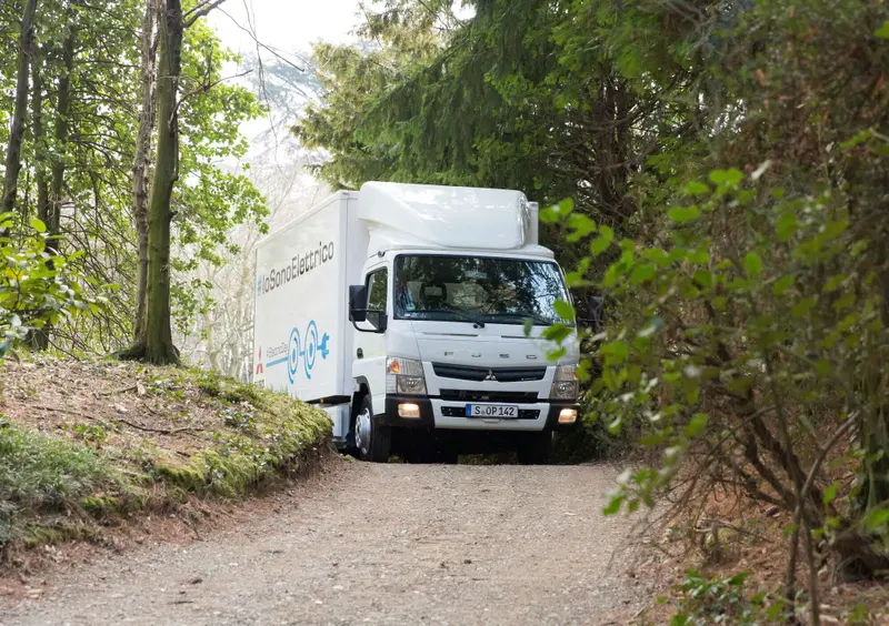 Abbiamo provato il Fuso Canter E-Cell all'interno di un parco