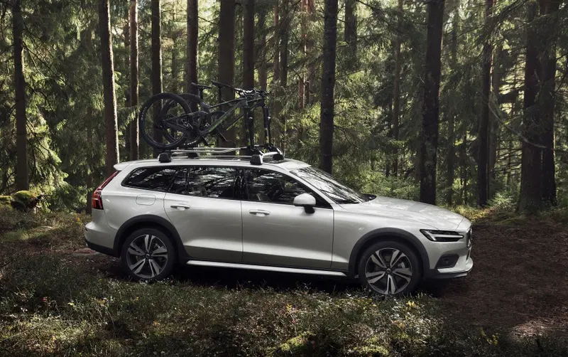 Volvo V60 Cross Country 2019 75 mm in pi&ugrave; per l'avventura [Video]