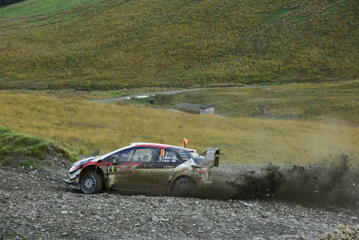 WRC18 Galles. Intrattabile Ogier (Ford), e fanno 5 (10)