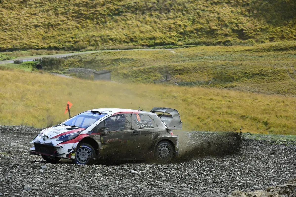 WRC18 Galles. Intrattabile Ogier (Ford), e fanno 5 (17)