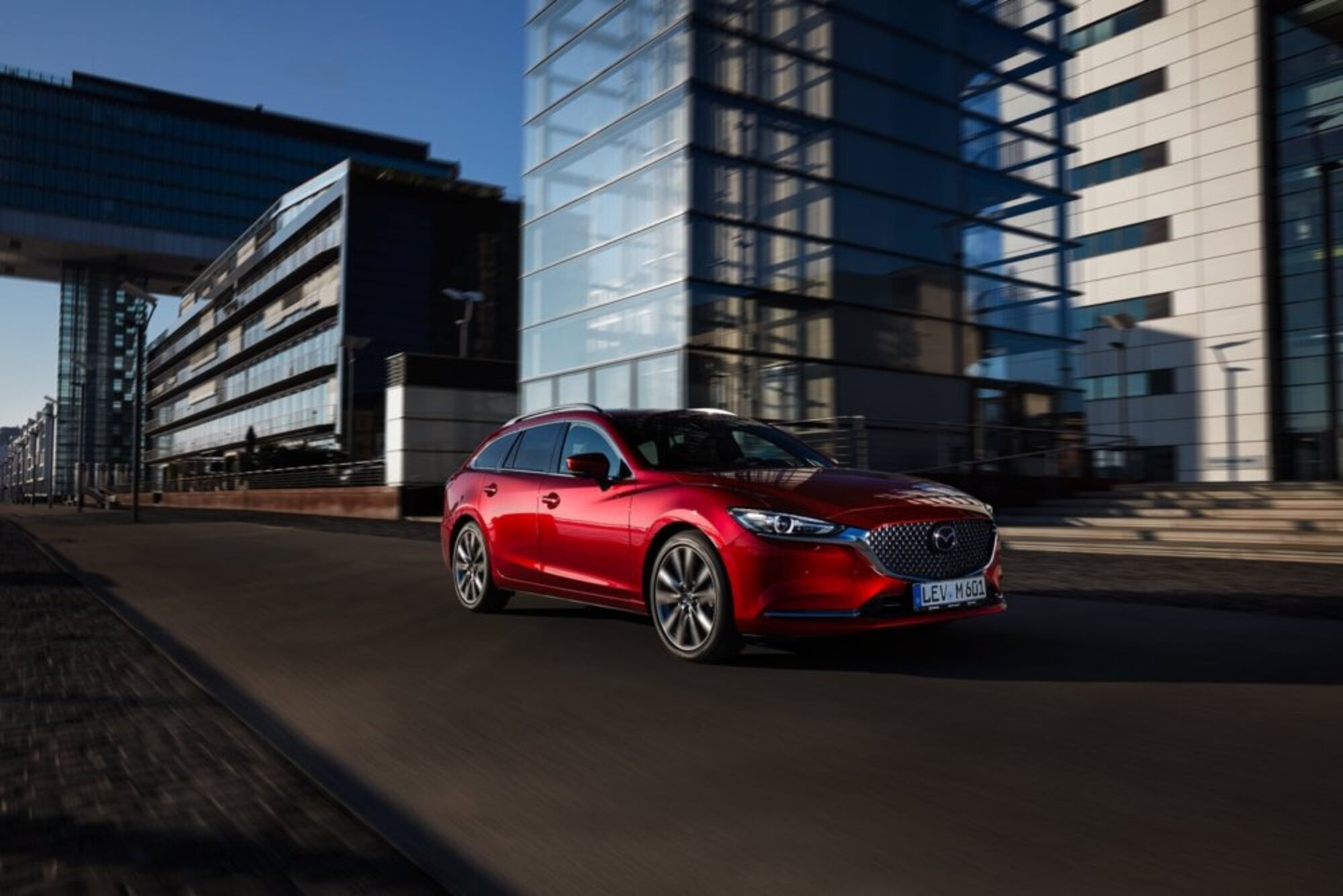 Mazda6 station wagon | Design ed eleganza a un prezzo &quot;abbordabile&quot; [Video]