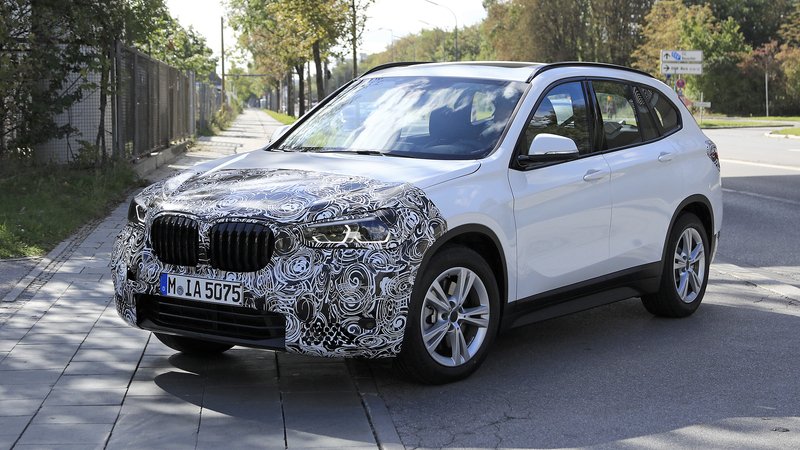 BMW X1 2019, le prime immagini di un prototipo ibrido