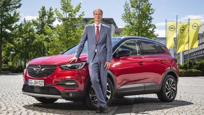 Opel, obiettivo elettrificazione. Addio a Karl, Adam e Cascada