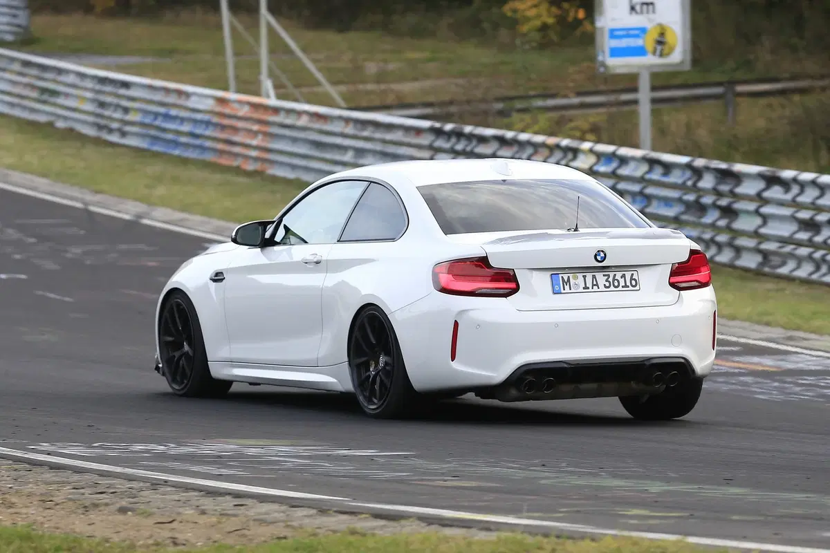 BMW M2 CS, ancora più cavalli per la M2? [Foto spia] (3)