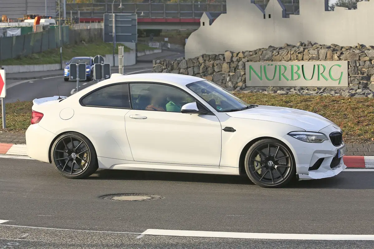 BMW M2 CS, ancora più cavalli per la M2? [Foto spia] (8)
