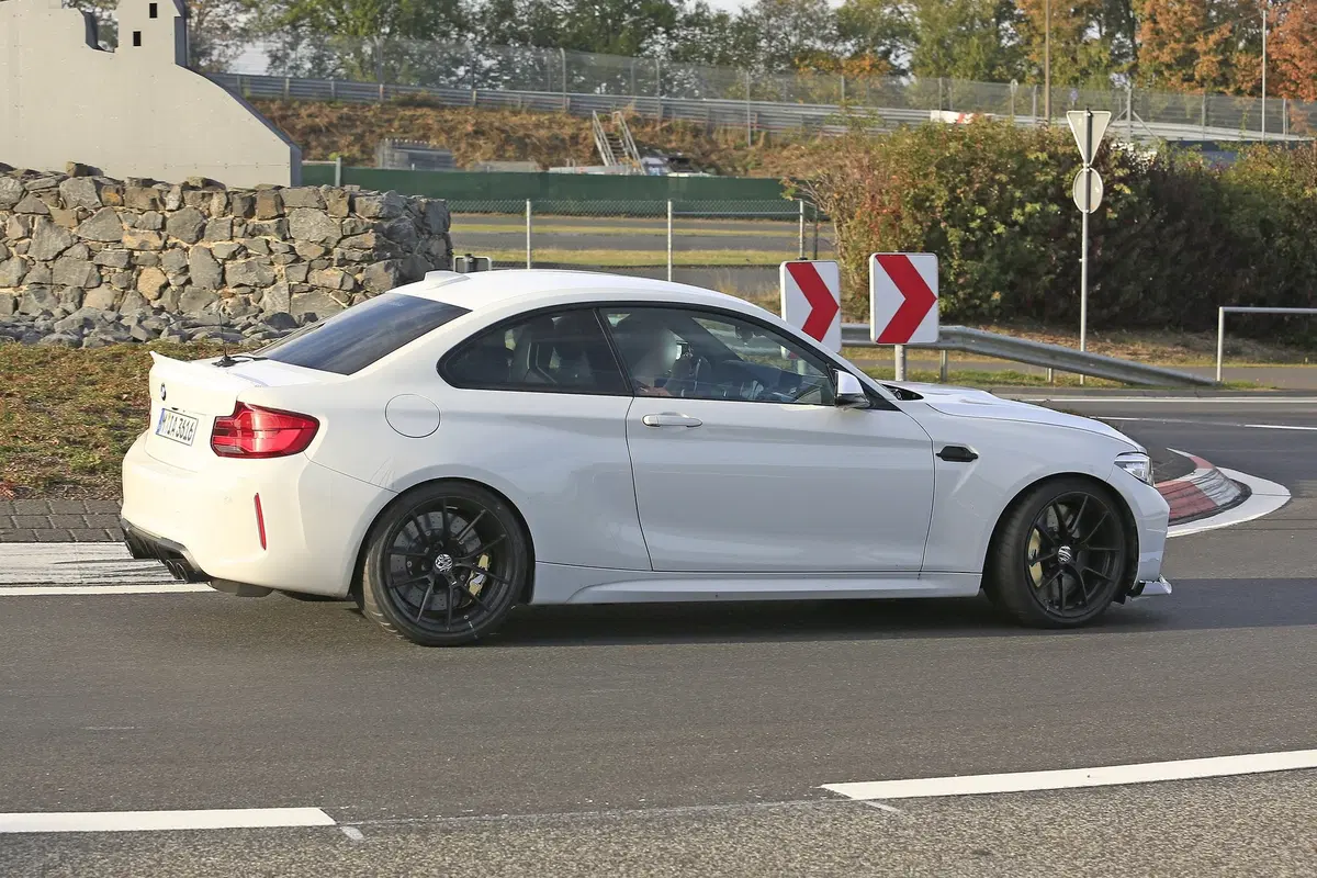 BMW M2 CS, ancora più cavalli per la M2? [Foto spia] (11)
