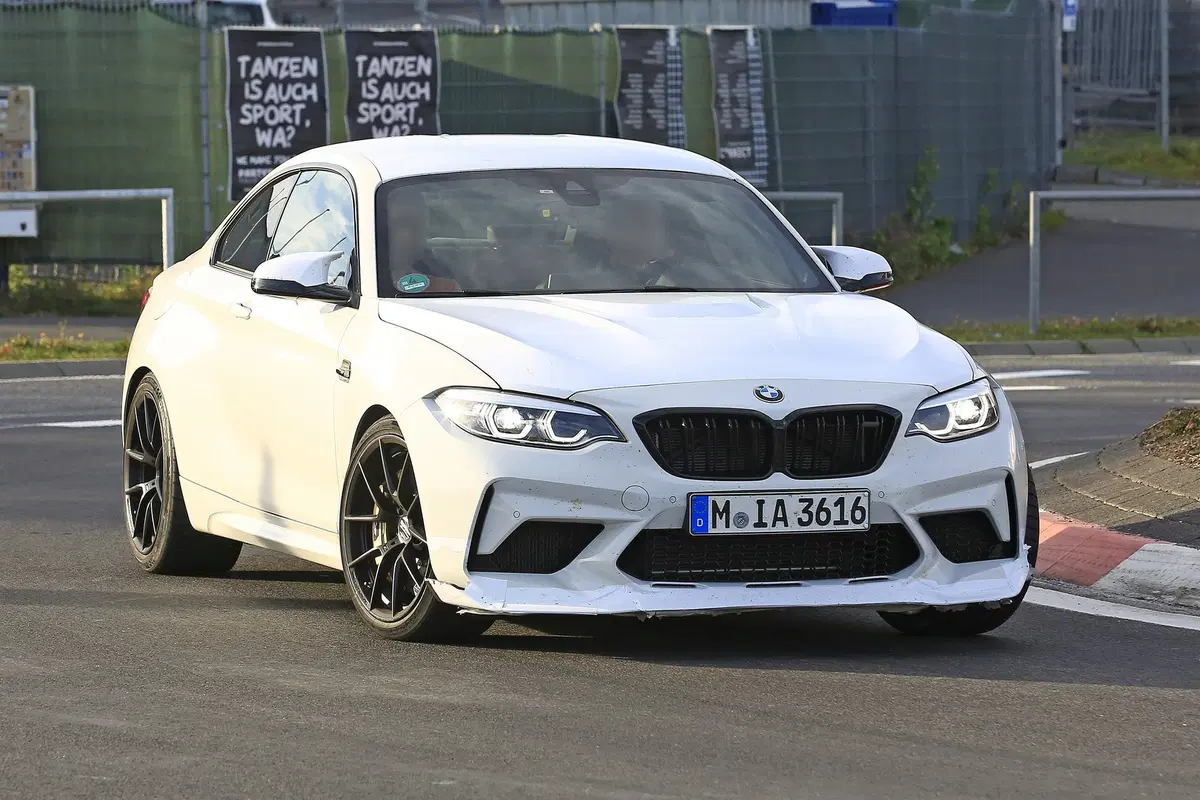 BMW M2 CS, ancora più cavalli per la M2? [Foto spia] (14)