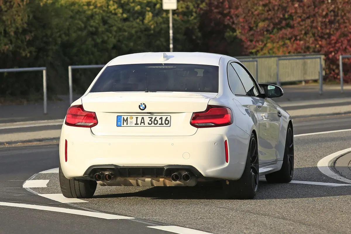 BMW M2 CS, ancora più cavalli per la M2? [Foto spia] (7)