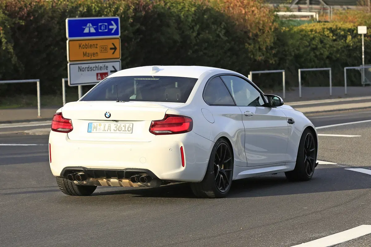 BMW M2 CS, ancora più cavalli per la M2? [Foto spia] (13)