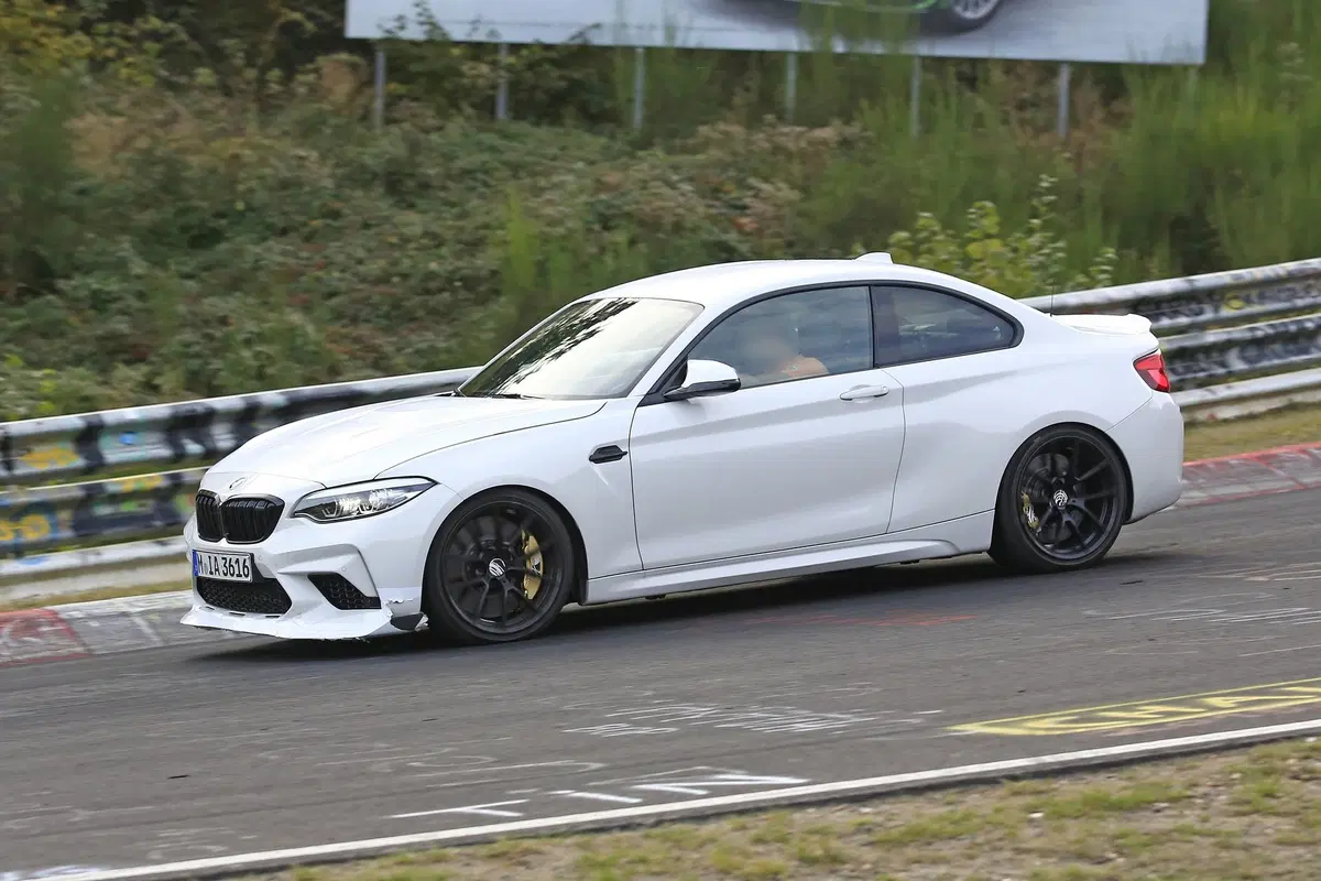 BMW M2 CS, ancora più cavalli per la M2? [Foto spia] (16)