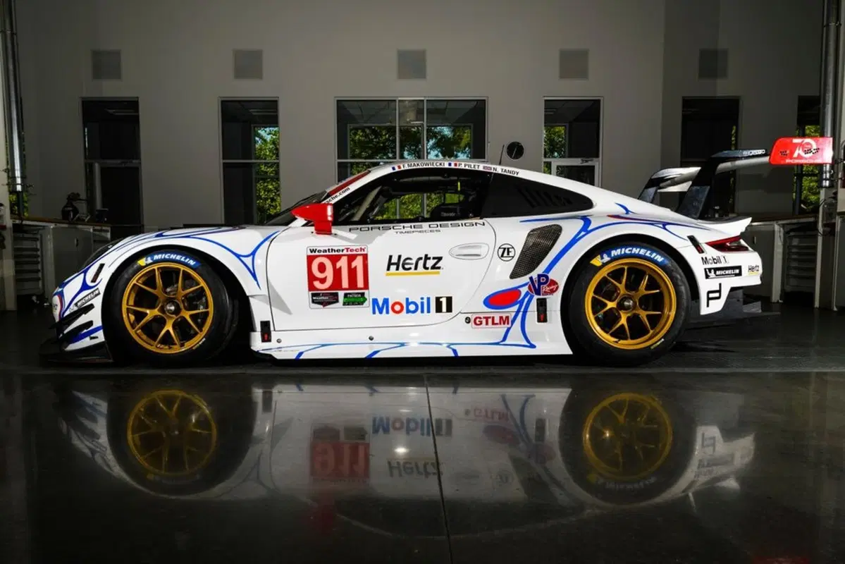 Porsche, livrea in onore della 911 GT1 vincitrice della 24h a Le Mans nel 1998 (2)
