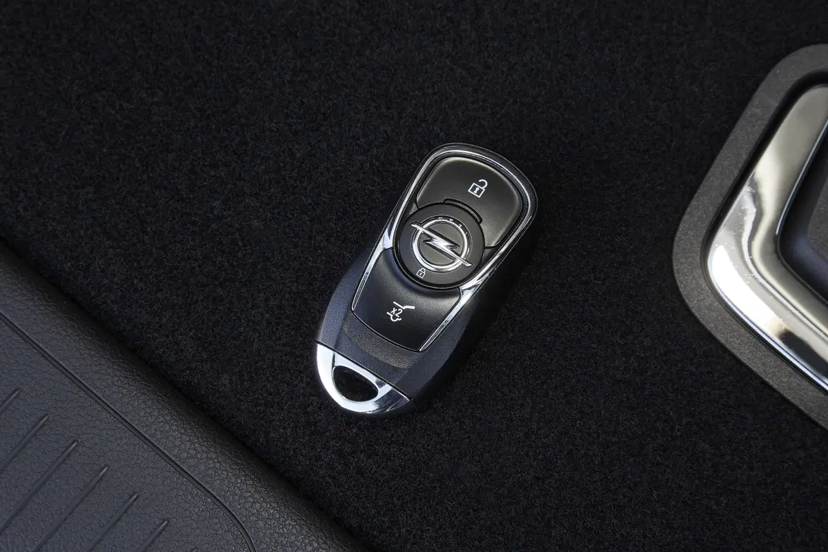 Opel Astra Sports Tourer 2016 [Video] (16)