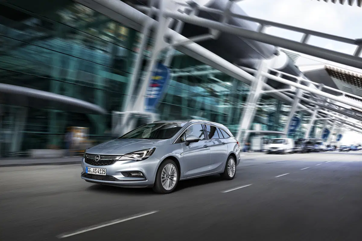 Opel Astra Sports Tourer 2016 [Video] (20)