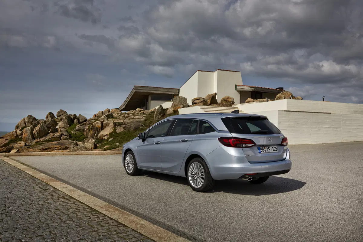 Opel Astra Sports Tourer 2016 [Video] (21)