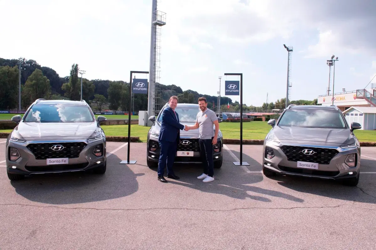 La AS Roma si muove in Hyundai: consegnate Santa Fe, Tucson e Kona [Video] (2)