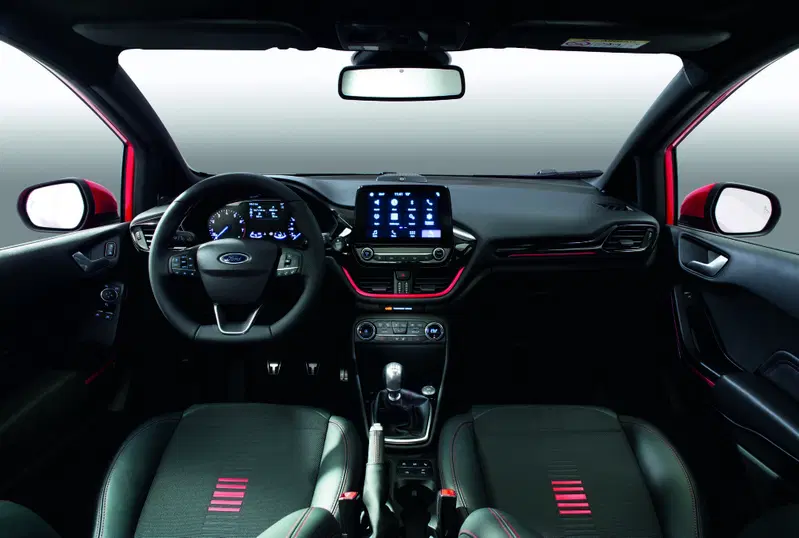 Gli interni della Ford Fiesta ST-Line Red e Black Edition