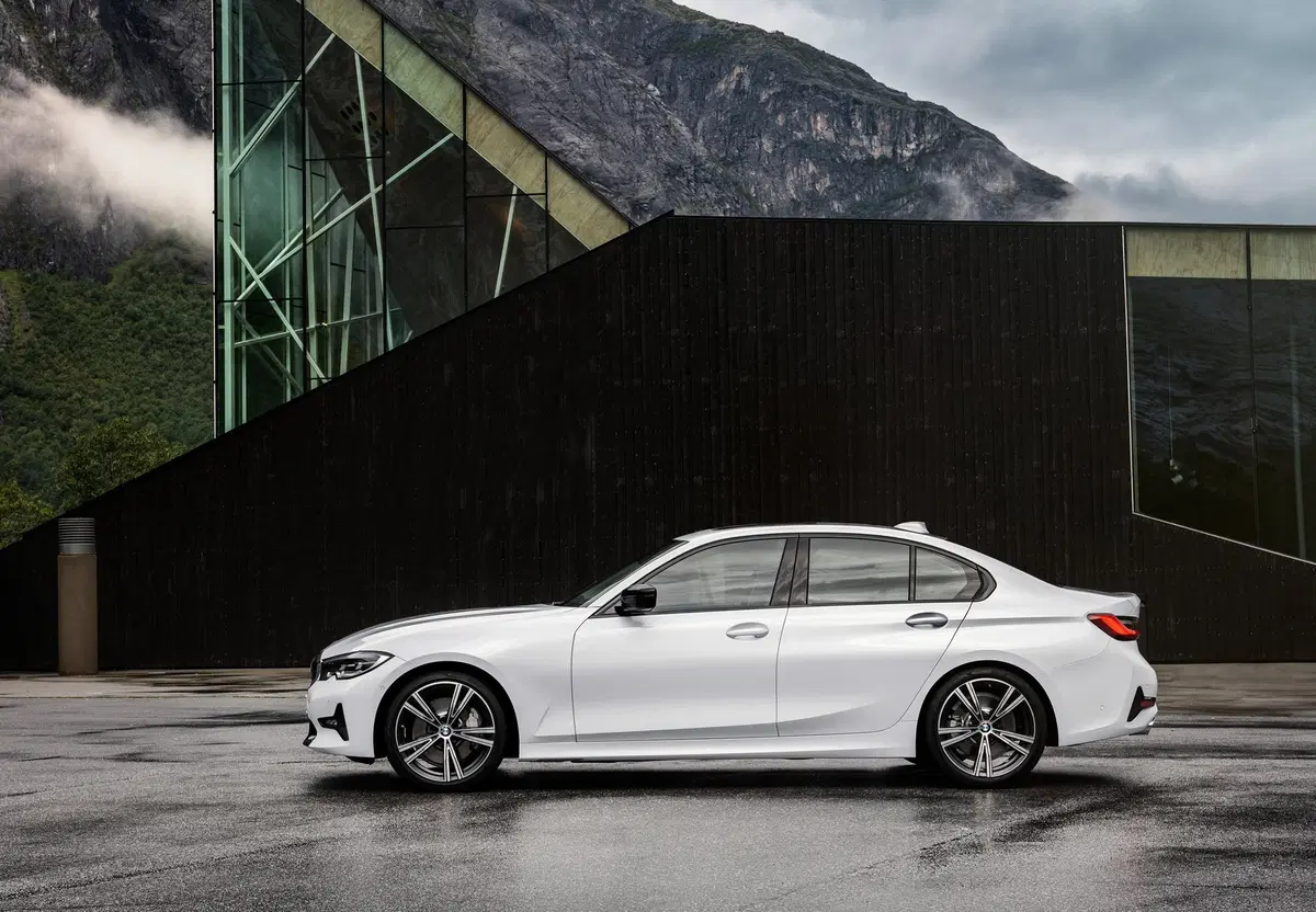 BMW Serie 3 2019, diffuso il listino prezzi  (6)