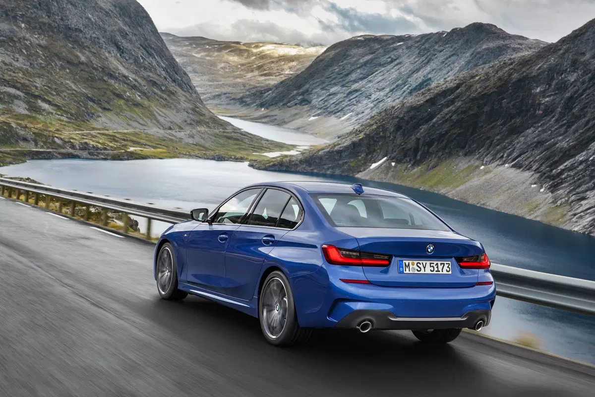 BMW Serie 3 2019, diffuso il listino prezzi  (9)