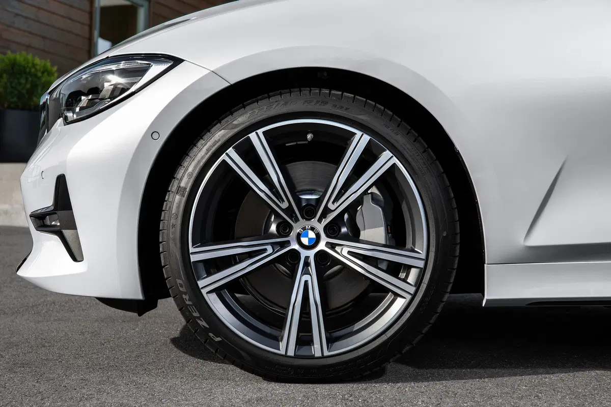 BMW Serie 3 2019, diffuso il listino prezzi  (8)