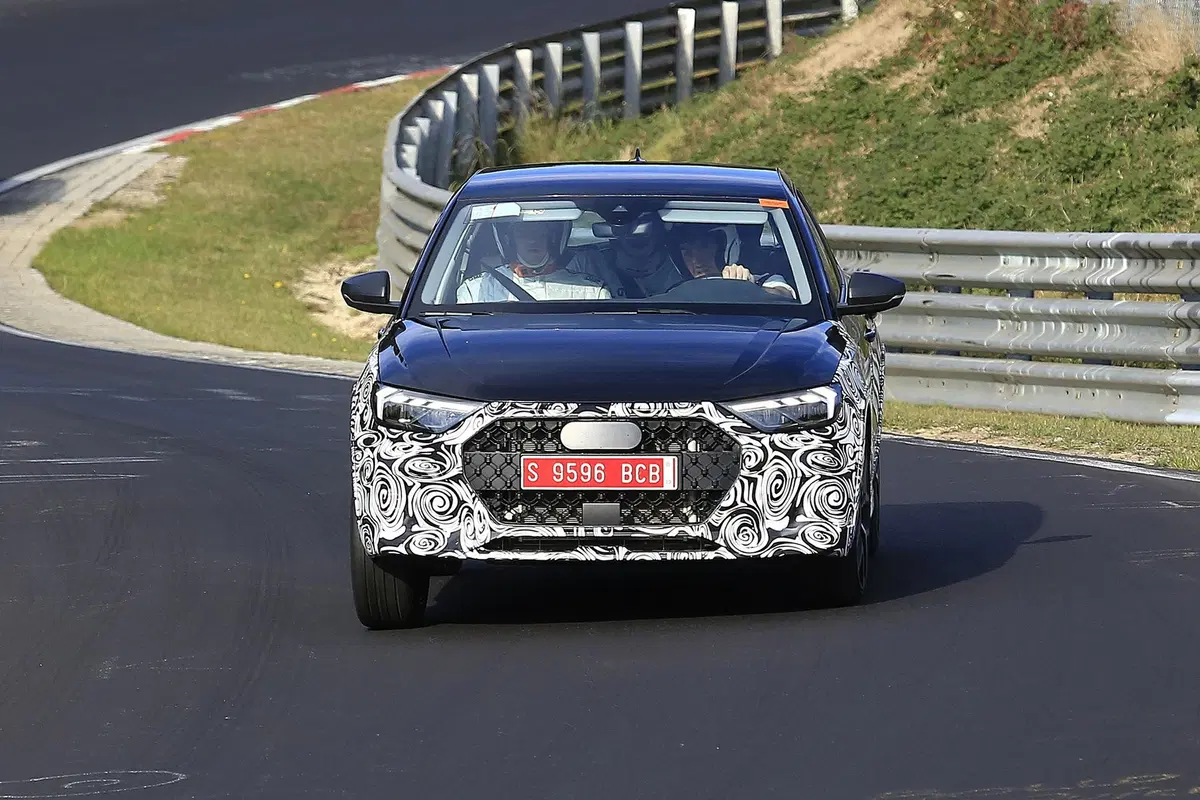 Audi A1 Allroad, avvistata al Nürburgring [Foto spia] (4)