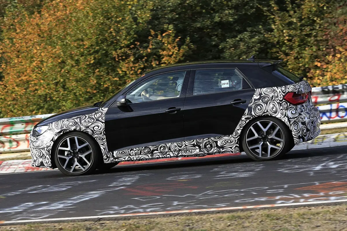 Audi A1 Allroad, avvistata al Nürburgring [Foto spia] (3)