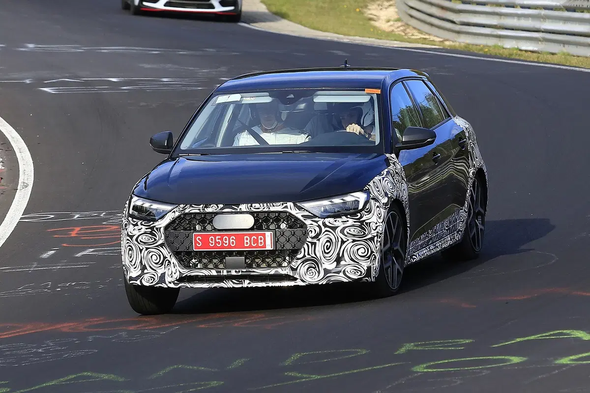 Audi A1 Allroad, avvistata al Nürburgring [Foto spia] (6)