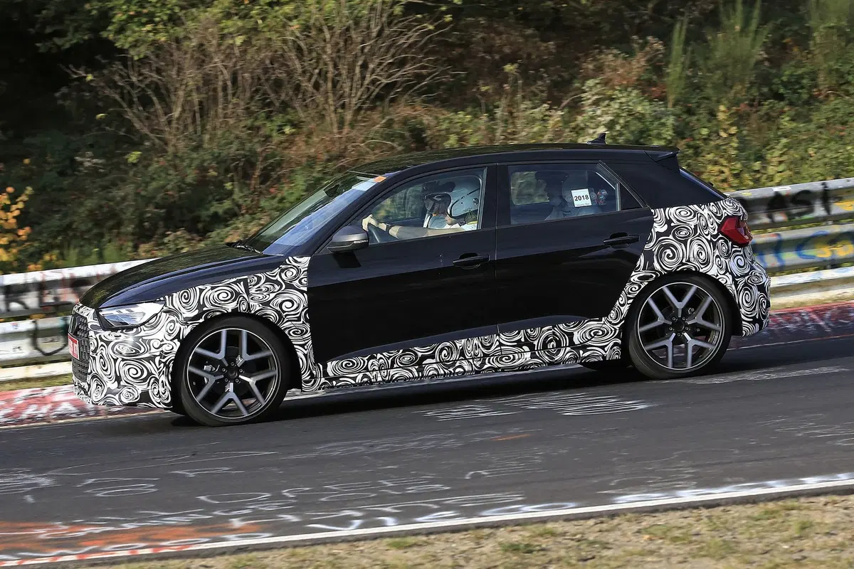Audi A1 Allroad, avvistata al Nürburgring [Foto spia] (7)