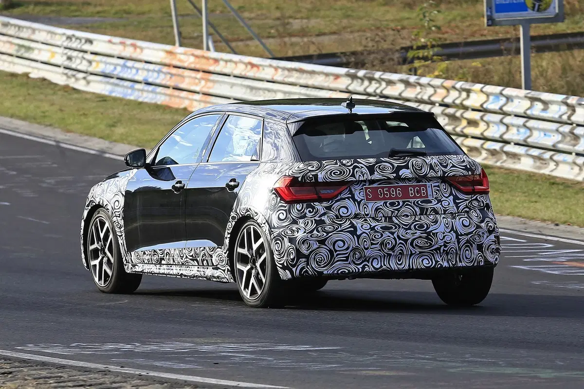 Audi A1 Allroad, avvistata al Nürburgring [Foto spia] (8)