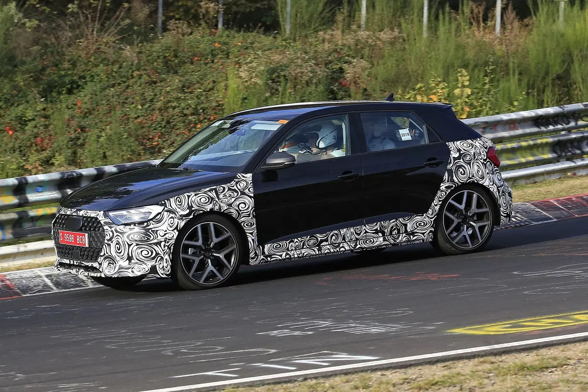 Audi A1 Allroad, avvistata al Nürburgring [Foto spia] (9)