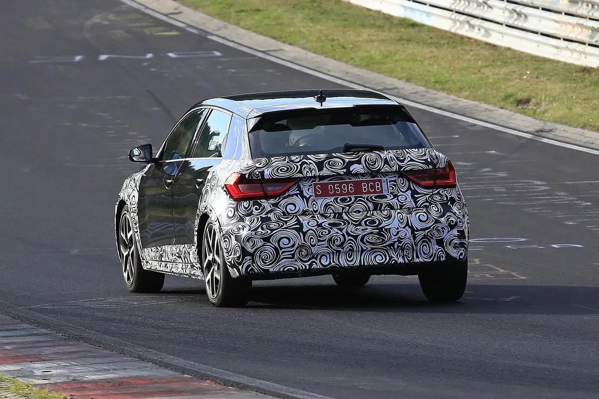 Audi A1 Allroad, avvistata al Nürburgring [Foto spia] (5)