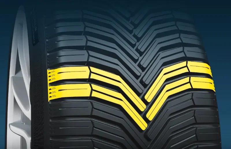 Molto spesso le gomme all season hanno un disegno del battistrada a "V"