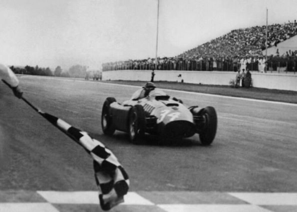 Fangio nel 1956 nel GP di casa, in Argentina