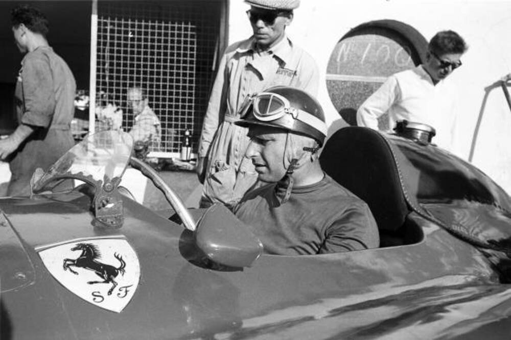 Juan Manuel Fangio sulla sua Ferrari