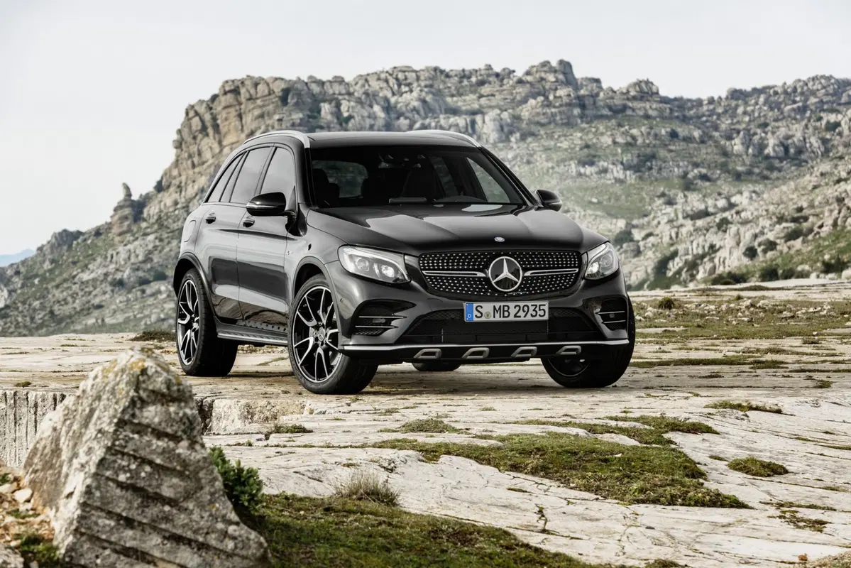 Mercedes-AMG GLC 43, il SUV compatto da 362 CV (7)