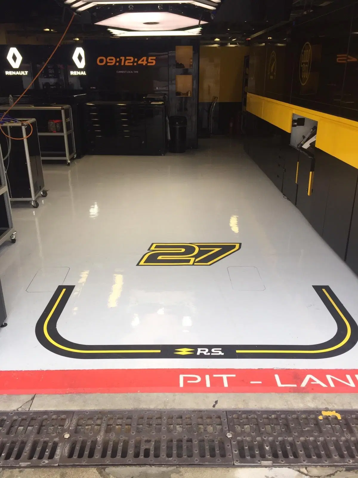 F1, ecco cosa succede in un weekend di gara (fuori dalla pista) (6)