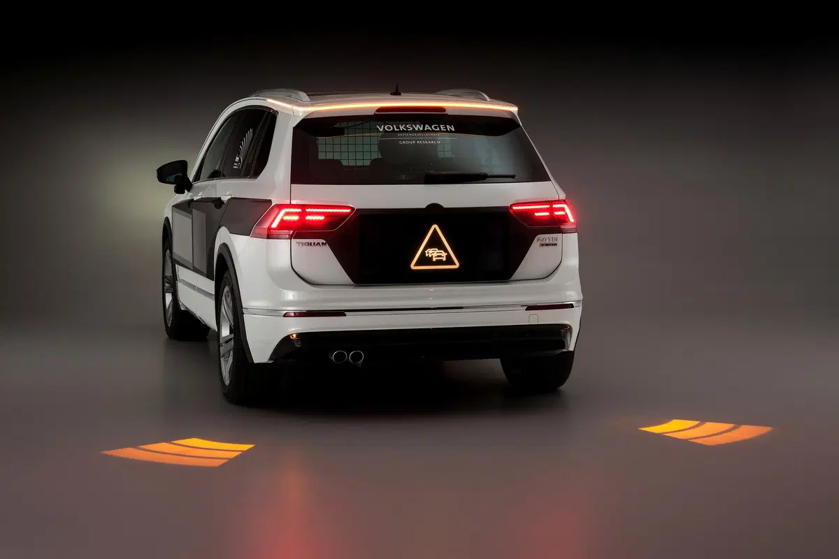 Volkswagen, Illuminazione: il futuro di gruppi ottici e segnalazioni visive dell’auto è già qui (13)