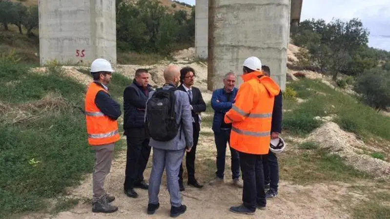 Viadotti A24-A25, il Mit: «Standard di sicurezza non adeguato»