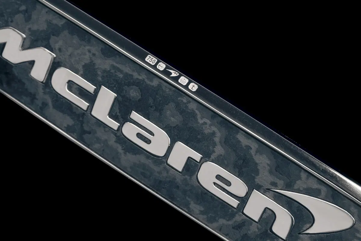 McLaren Speedtail, badge preziosi per la hypercar  (2)