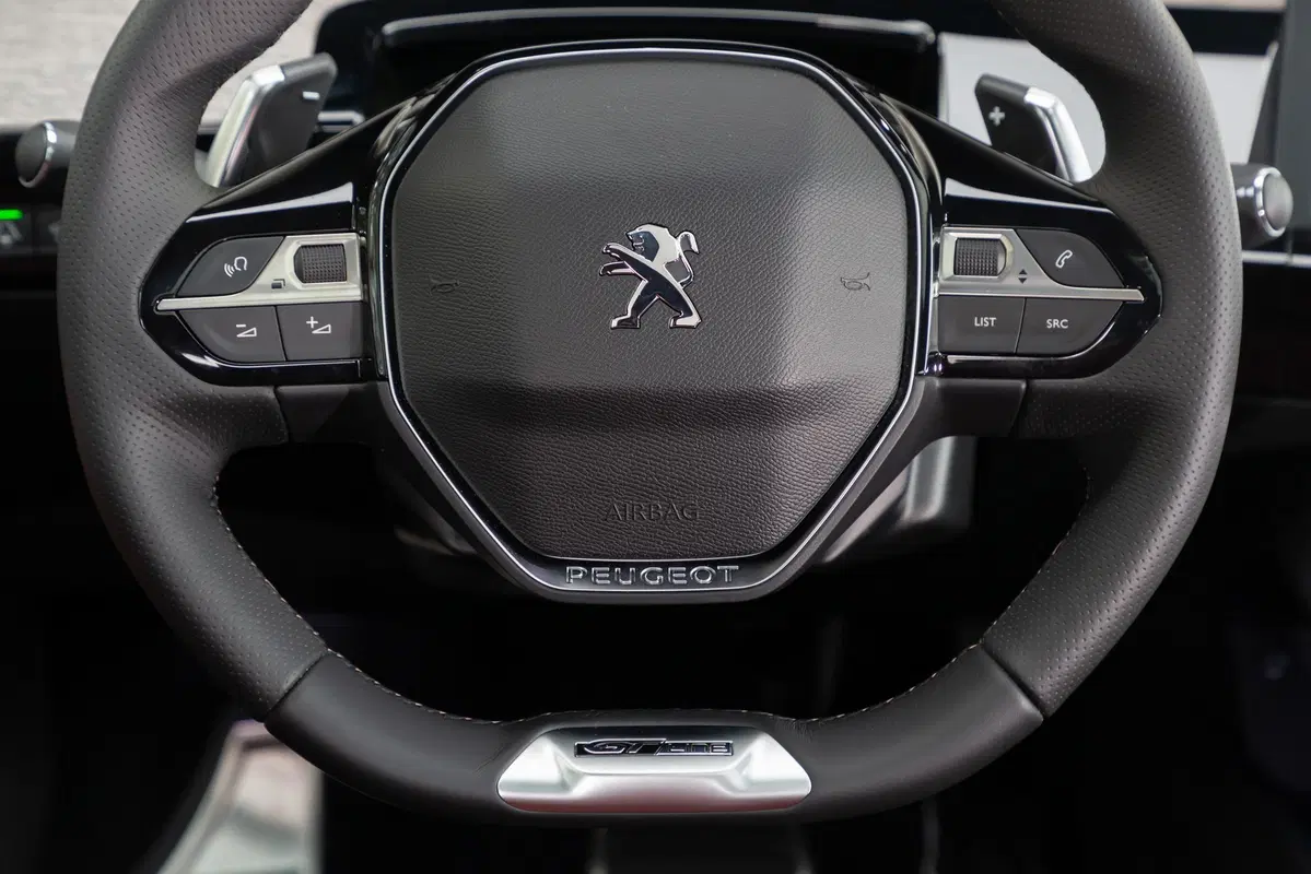 Peugeot 508, scopriamo tecnologia di bordo con Galeazzi [Video] (12)