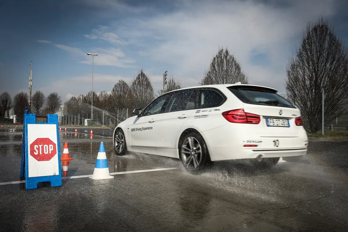 BMW Driving Experience 2016 - La passione lascia il segno (2)
