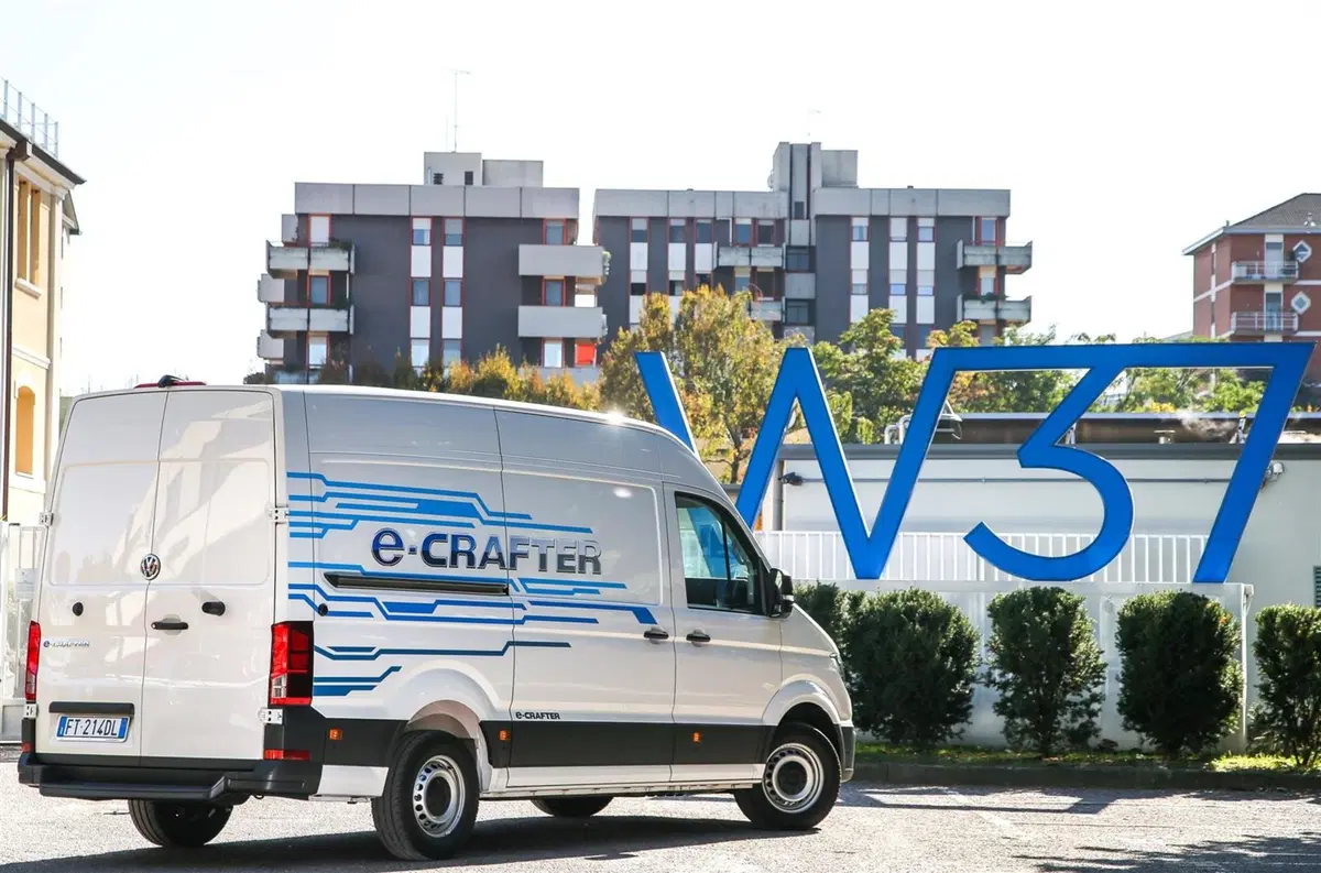 Volkswagen e-Crafter: come si elettrizza il furgone del corriere in città [video primo test] (2)