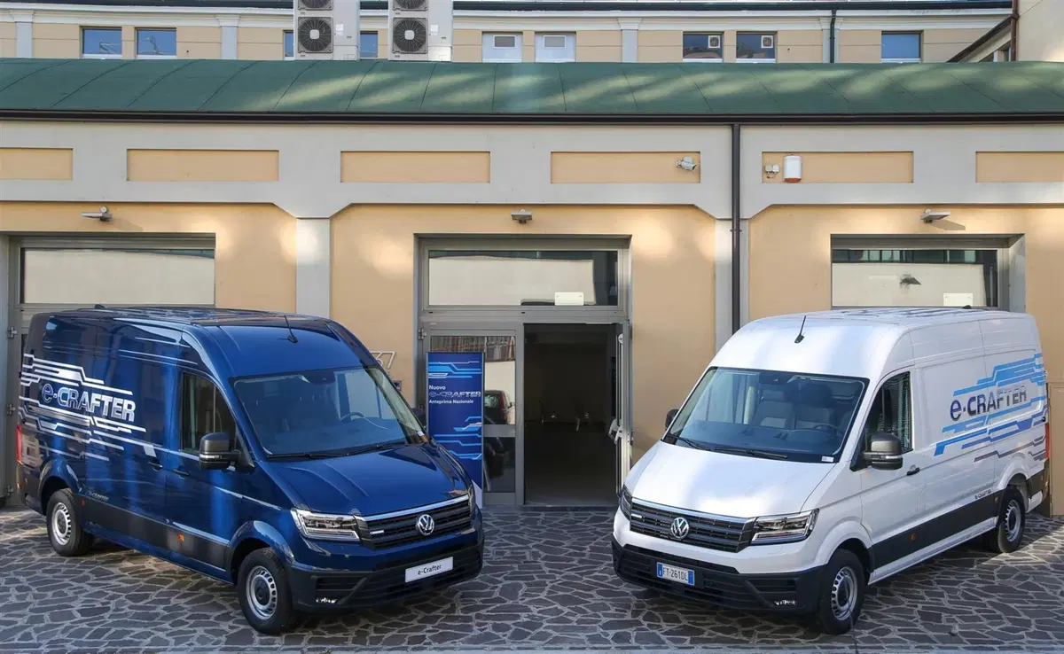 Volkswagen e-Crafter: come si elettrizza il furgone del corriere in città [video primo test] (4)