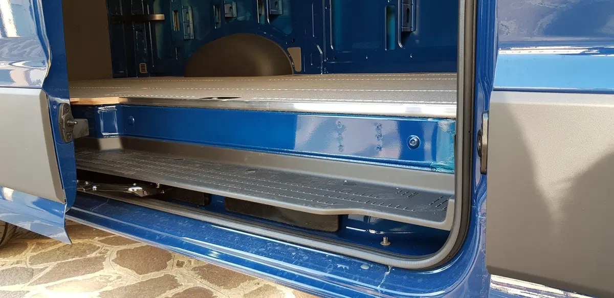 Volkswagen e-Crafter: come si elettrizza il furgone del corriere in città [video primo test] (12)