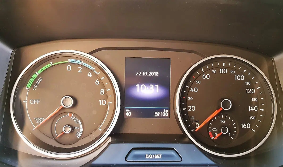 Volkswagen e-Crafter: come si elettrizza il furgone del corriere in città [video primo test] (13)
