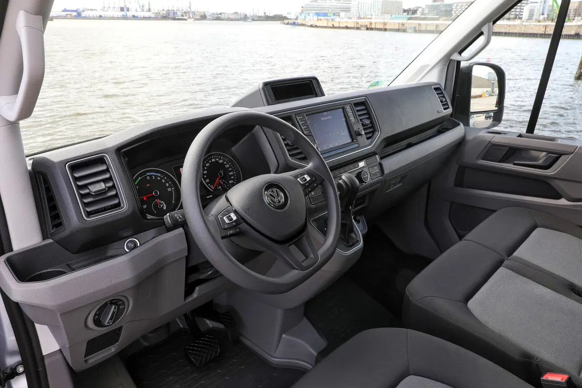 Volkswagen e-Crafter: come si elettrizza il furgone del corriere in città [video primo test] (16)