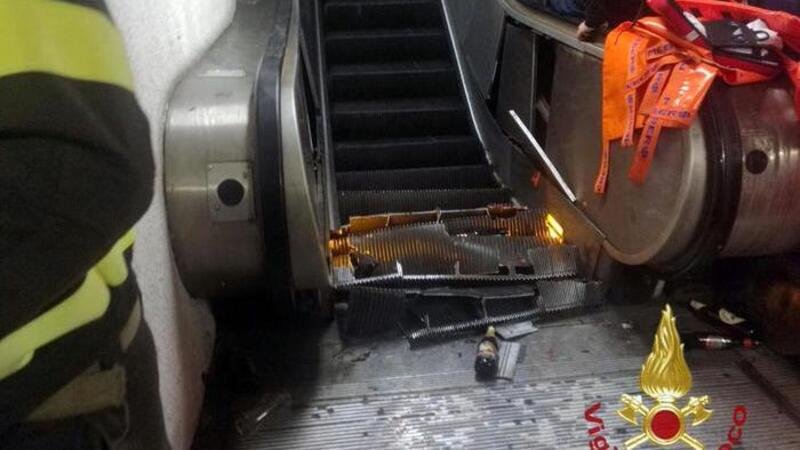 Roma, cede scala mobile della metro A: 24 feriti [Video]