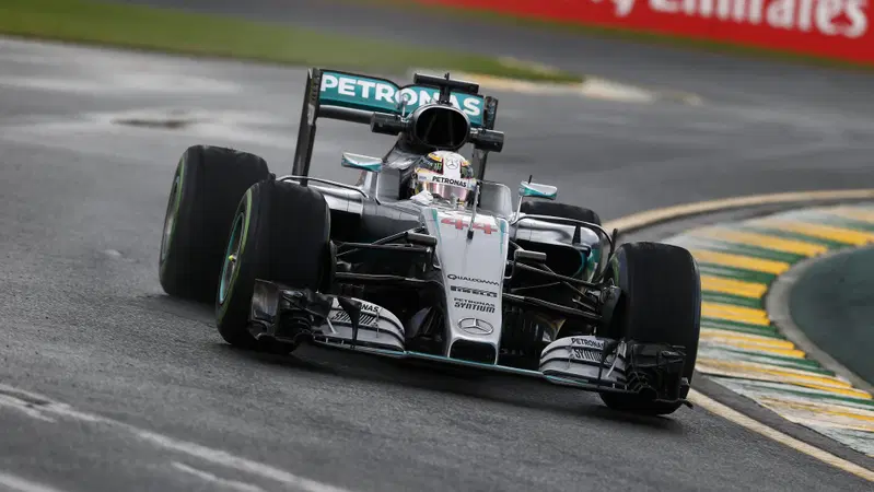 Formula 1, Gp D'Australia 2016, FP3: Hamilton davanti, Ferrari vicina