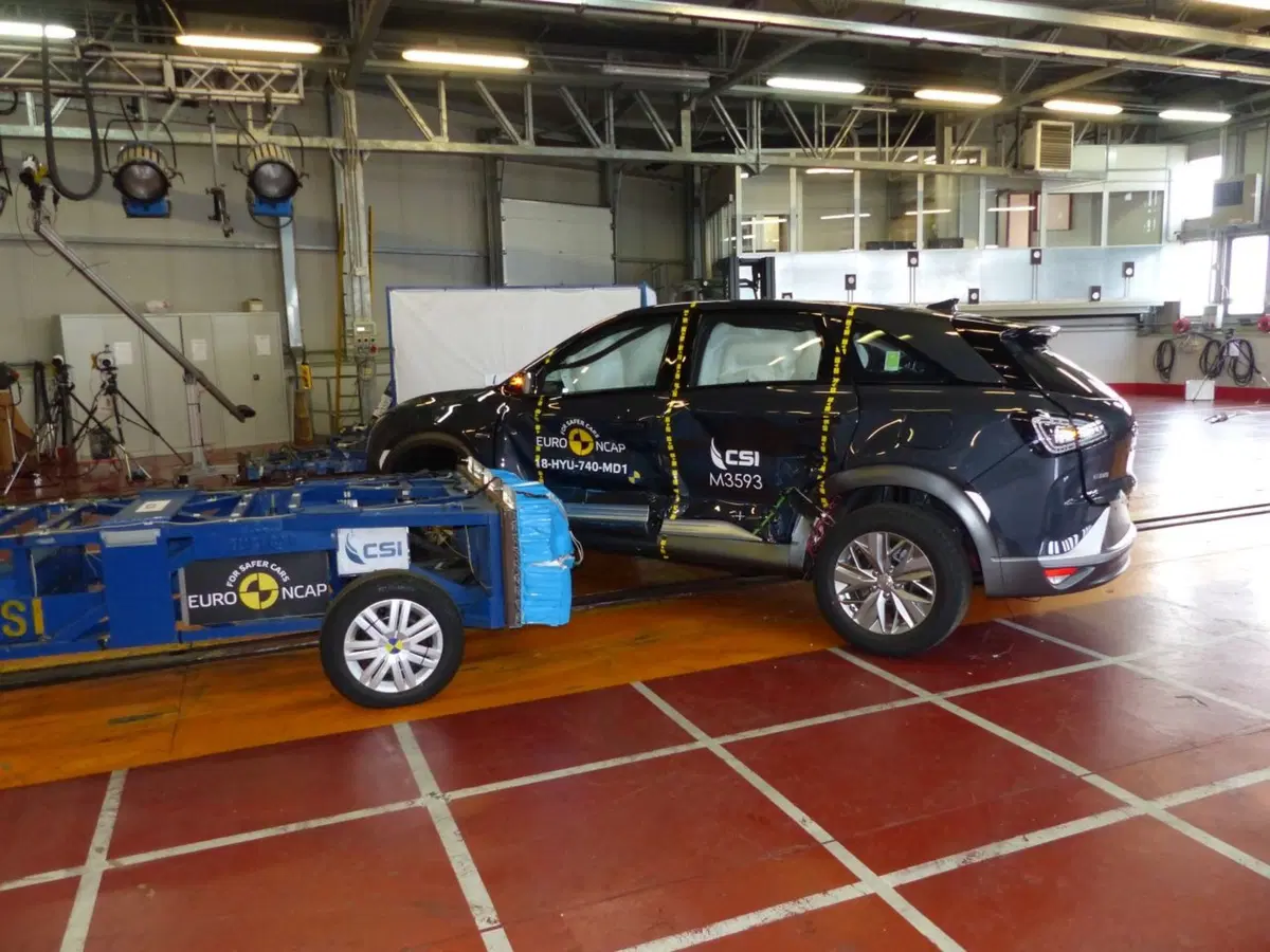 Crash test, la prima volta di un'auto a idrogeno: 5 stelle alla Hyundai Nexo [Video] (3)